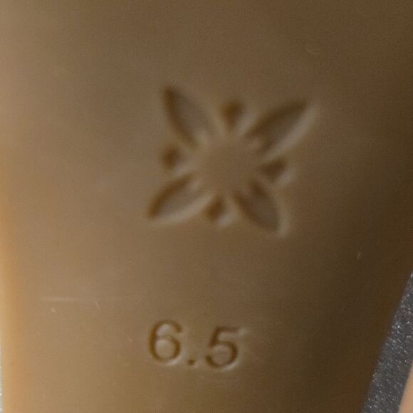 BRAND NEW BCBGeneration BRANDA JEWEL STRAP POINTED TOE WOMEN PUMP G1 - Picture 16 of 16